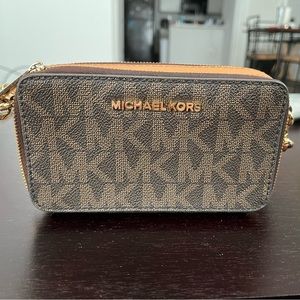 Michael kors cross body purse